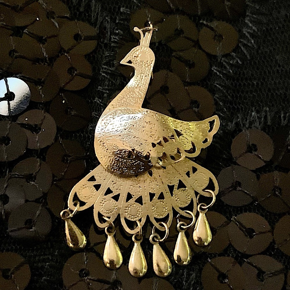 Vintage Filigree Peacock Chandelier Feathers Gold Tone Pendant Brooch Pin